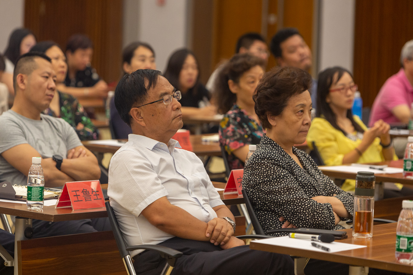 协会书记张宇泉出席报告会并主持.jpg